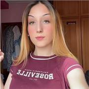 Alumna de grado medio con nivel certificado B2 en inglés examinando para el C1